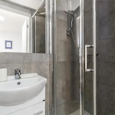 Guestready - Minimalist In Downtown Lägenhet